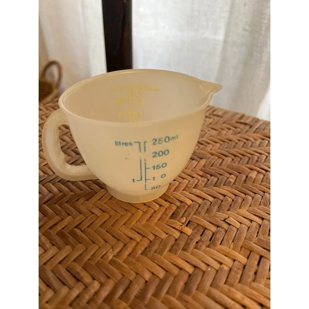 Vintage Mini Tupperware Plastic Liquid Measuring Cup 1 cup 8 oz 250 ml #1402-02